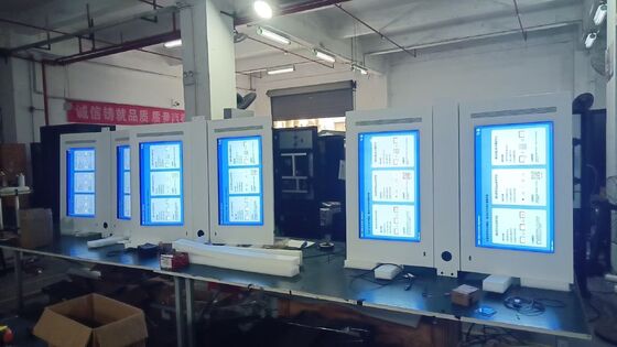 85 65 55 43 Inch Outdoor LCD Digital Signage con 2500Cd/m2 Brillo y 178°/178° Ángulo de visión Alimentado por una CPU Quad-core Cortex-A17