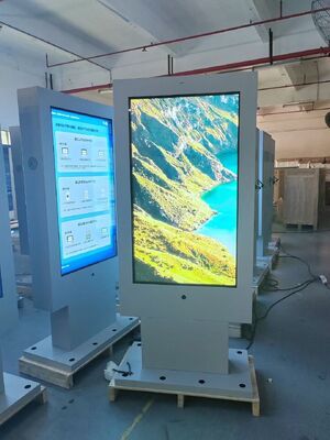 85 65 55 43 Inch Outdoor LCD Digital Signage con 2500Cd/m2 Brillo y 178°/178° Ángulo de visión Alimentado por una CPU Quad-core Cortex-A17