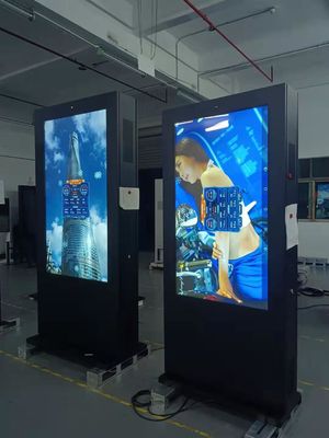 Display de señalización digital LCD de pie en el suelo para publicidad vertical al aire libre 2500Cd/m2