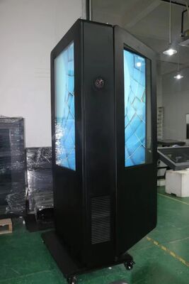 55 65 pulgadas de la señalización Totem al aire libre 4K de doble cara de la señalización digital de publicidad de la pantalla con 2500Cd / m2 de brillo